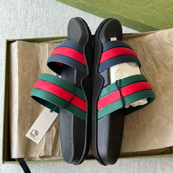 Gucci Men's Web slide sandal, size 7. New in box - Picture 4 of 5